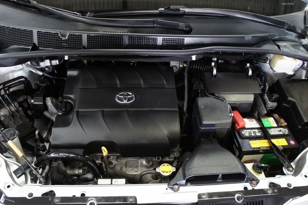 2015 Toyota Sienna 1-Owner, Clean, 7-Passengers - 22957840 - 56