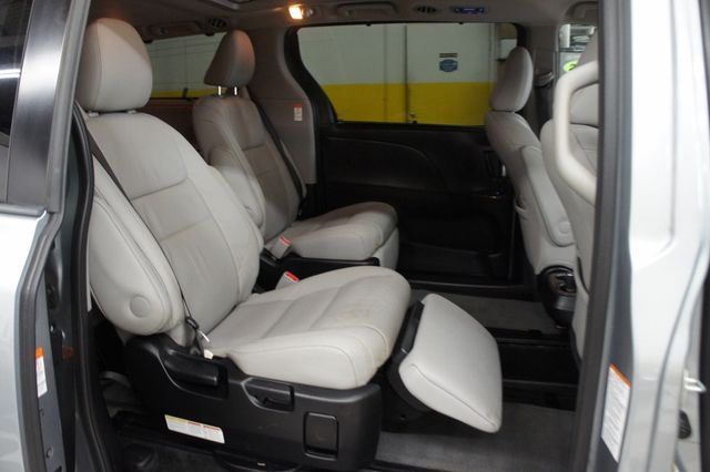 2015 Toyota Sienna 1-Owner, Clean, 7-Passengers - 22957840 - 6