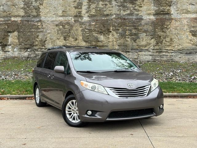 2015 Toyota Sienna 2015 TOYOTA SIENNA XLE 8-PASSENGER - 22953926 - 1