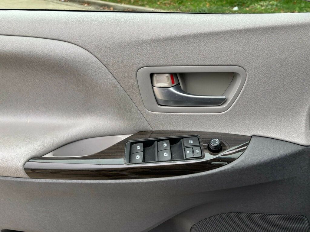 2015 Toyota Sienna 2015 TOYOTA SIENNA XLE 8-PASSENGER - 22953926 - 25