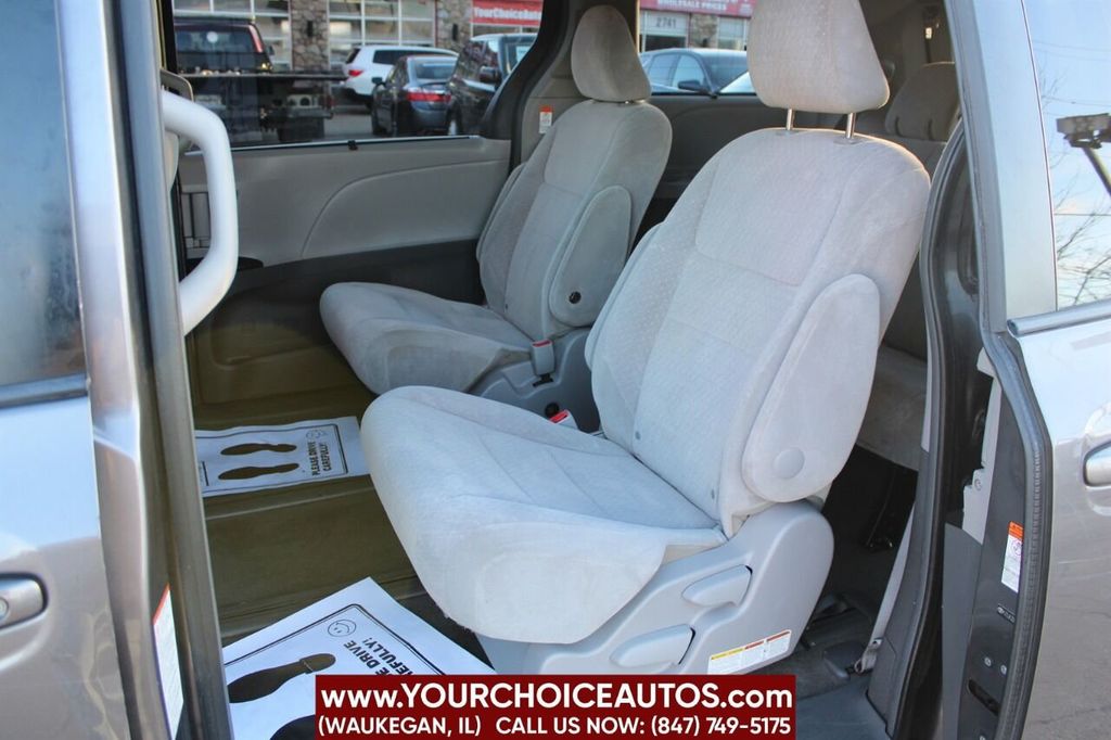 2015 Toyota Sienna 5dr 7-Passenger Van LE AWD - 22329005 - 17