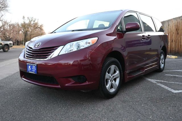 2015 Toyota Sienna 5dr 7-Passenger Van LE FWD Mobility - 22951130 - 9