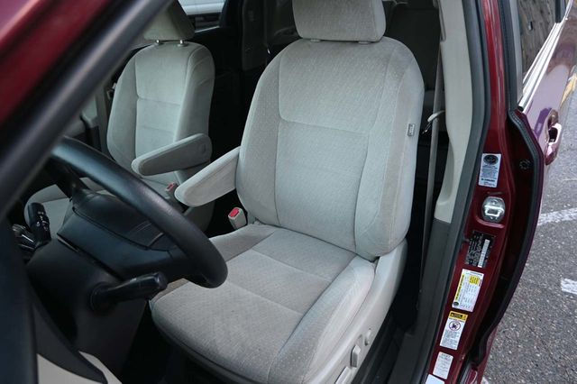 2015 Toyota Sienna 5dr 7-Passenger Van LE FWD Mobility - 22951130 - 13