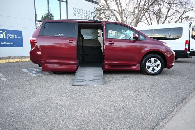 2015 Toyota Sienna 5dr 7-Passenger Van LE FWD Mobility - 22951130 - 16