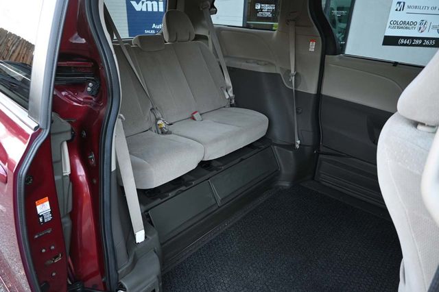 2015 Toyota Sienna 5dr 7-Passenger Van LE FWD Mobility - 22951130 - 17