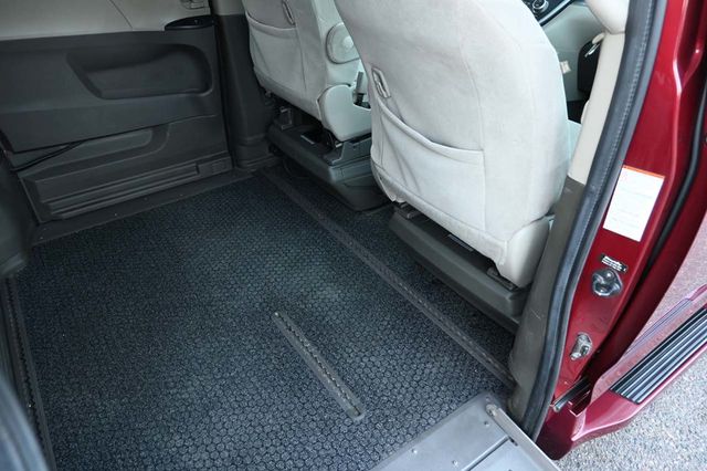2015 Toyota Sienna 5dr 7-Passenger Van LE FWD Mobility - 22951130 - 18