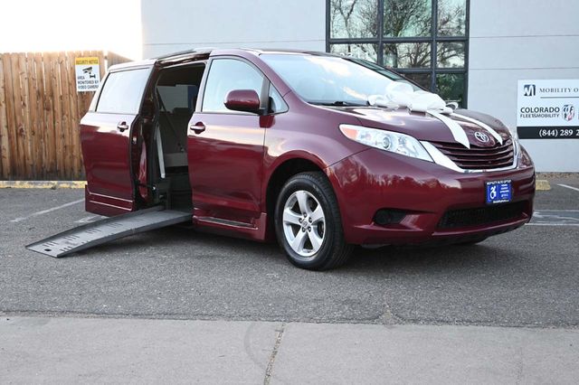 2015 Toyota Sienna 5dr 7-Passenger Van LE FWD Mobility - 22951130 - 1