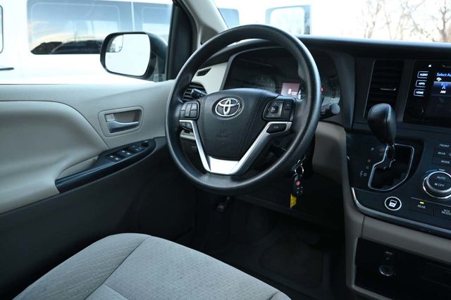 2015 Toyota Sienna 5dr 7-Passenger Van LE FWD Mobility - 22951130 - 23