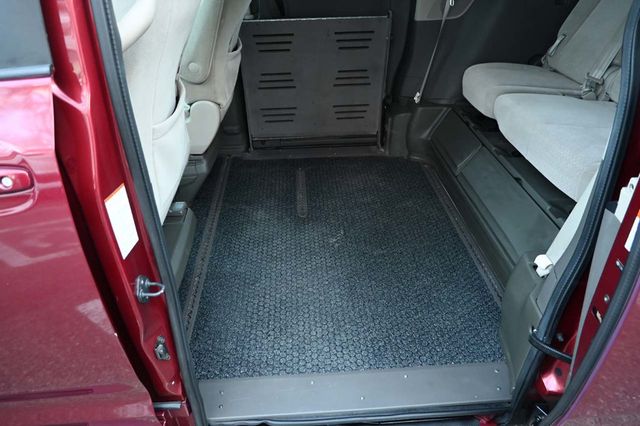 2015 Toyota Sienna 5dr 7-Passenger Van LE FWD Mobility - 22951130 - 26