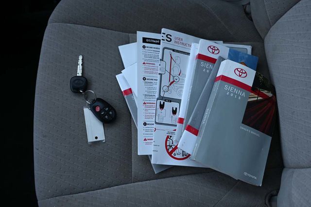 2015 Toyota Sienna 5dr 7-Passenger Van LE FWD Mobility - 22951130 - 36