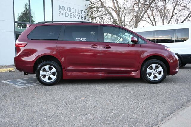 2015 Toyota Sienna 5dr 7-Passenger Van LE FWD Mobility - 22951130 - 4