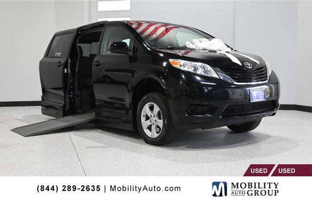 2015 Toyota Sienna 5dr 7-Passenger Van LE FWD Mobility - 23007965 - 0