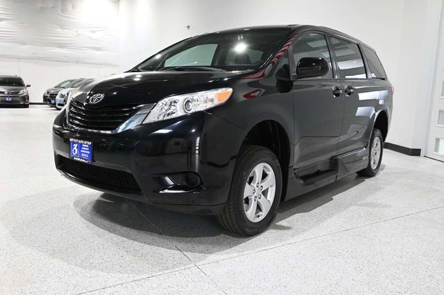 2015 Toyota Sienna 5dr 7-Passenger Van LE FWD Mobility - 23007965 - 9