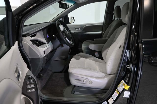 2015 Toyota Sienna 5dr 7-Passenger Van LE FWD Mobility - 23007965 - 12