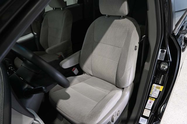 2015 Toyota Sienna 5dr 7-Passenger Van LE FWD Mobility - 23007965 - 13
