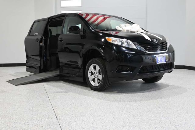 2015 Toyota Sienna 5dr 7-Passenger Van LE FWD Mobility - 23007965 - 1