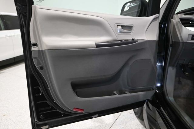2015 Toyota Sienna 5dr 7-Passenger Van LE FWD Mobility - 23007965 - 23
