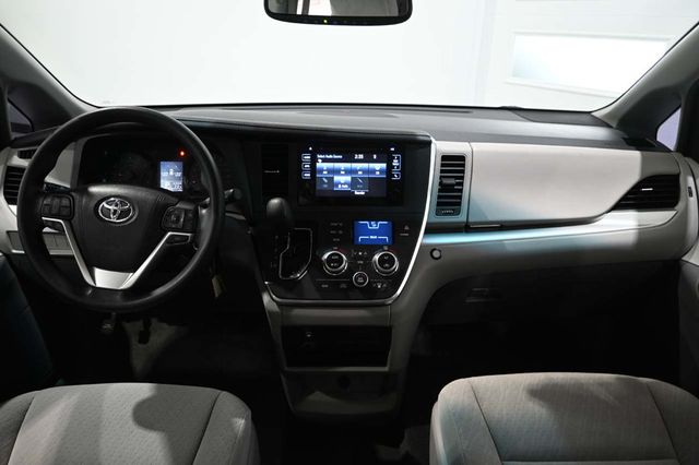 2015 Toyota Sienna 5dr 7-Passenger Van LE FWD Mobility - 23007965 - 24