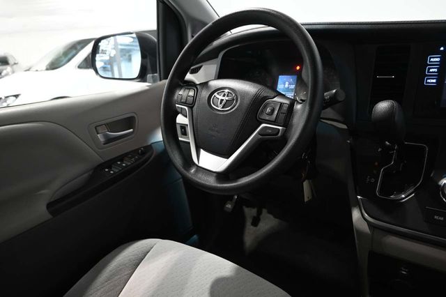 2015 Toyota Sienna 5dr 7-Passenger Van LE FWD Mobility - 23007965 - 26