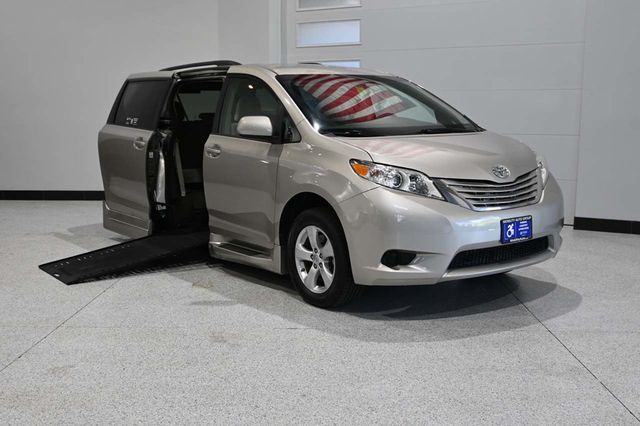 2015 Toyota Sienna 5dr 7-Passenger Van LE FWD Mobility - 23033022 - 1