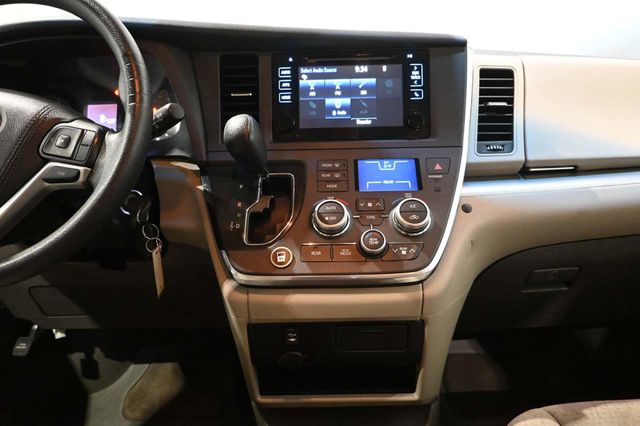 2015 Toyota Sienna 5dr 7-Passenger Van LE FWD Mobility - 23033022 - 22