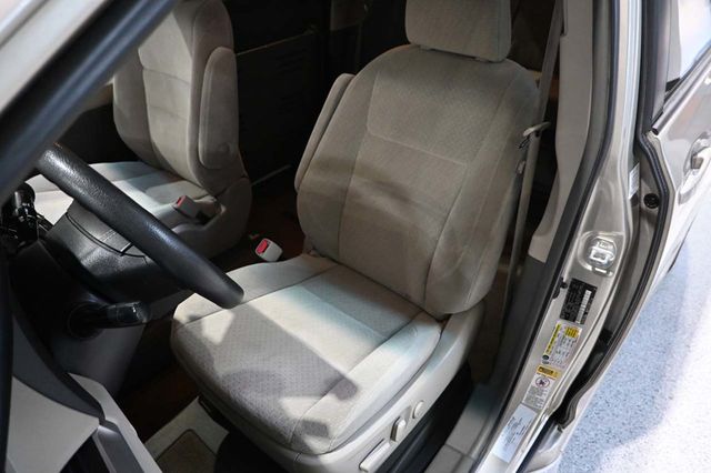 2015 Toyota Sienna 5dr 7-Passenger Van LE FWD Mobility - 23041353 - 13