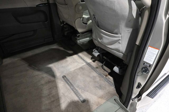 2015 Toyota Sienna 5dr 7-Passenger Van LE FWD Mobility - 23041353 - 18