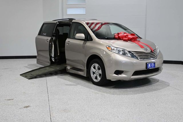 2015 Toyota Sienna 5dr 7-Passenger Van LE FWD Mobility - 23041353 - 1