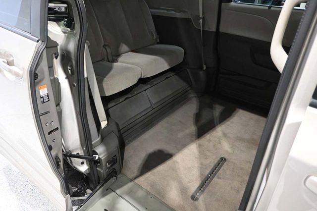 2015 Toyota Sienna 5dr 7-Passenger Van LE FWD Mobility - 23041353 - 19