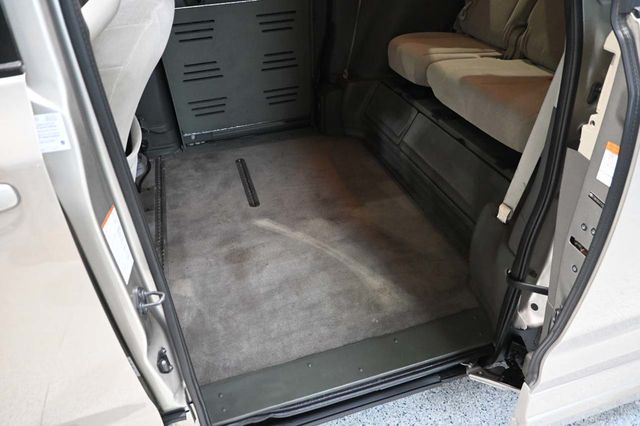 2015 Toyota Sienna 5dr 7-Passenger Van LE FWD Mobility - 23041353 - 29