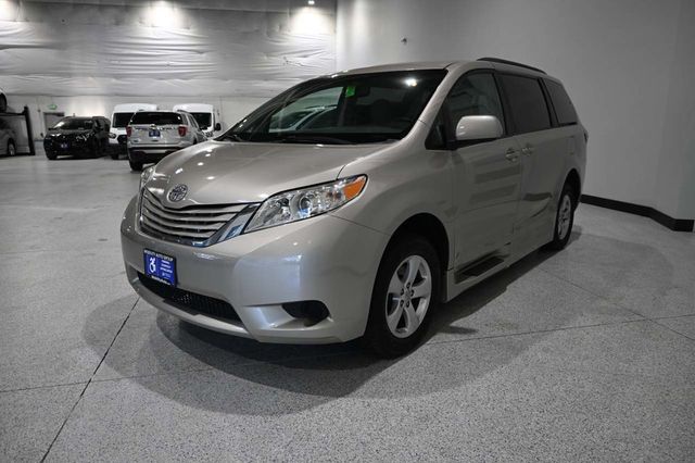 2015 Toyota Sienna 5dr 7-Passenger Van LE FWD Mobility - 23075376 - 9