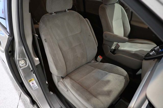 2015 Toyota Sienna 5dr 7-Passenger Van LE FWD Mobility - 23075376 - 15
