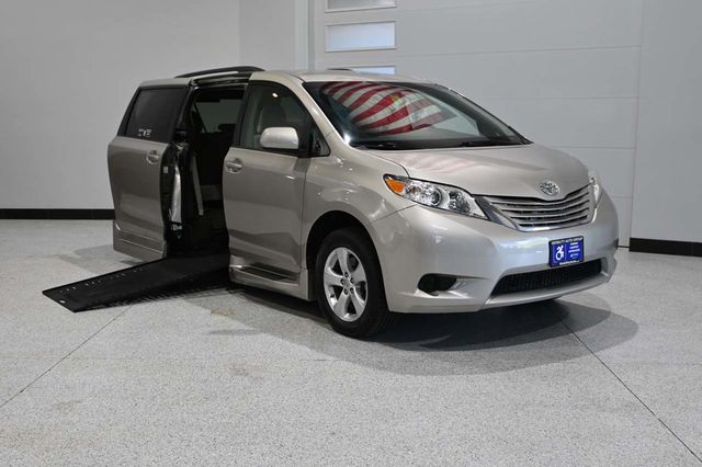 2015 Toyota Sienna 5dr 7-Passenger Van LE FWD Mobility - 23075376 - 1
