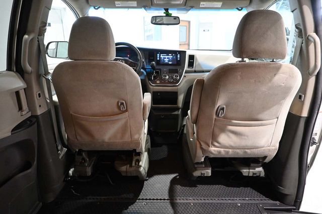 2015 Toyota Sienna 5dr 7-Passenger Van LE FWD Mobility - 23075376 - 19