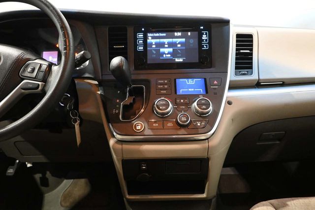 2015 Toyota Sienna 5dr 7-Passenger Van LE FWD Mobility - 23075376 - 22