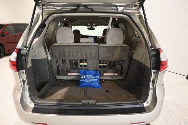 2015 Toyota Sienna 5dr 7-Passenger Van LE FWD Mobility - 23075376 - 24