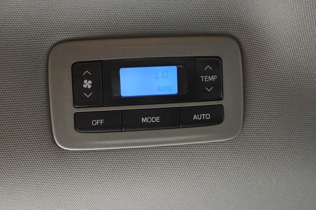 2015 Toyota Sienna 5dr 7-Passenger Van LE FWD Mobility - 23075376 - 28