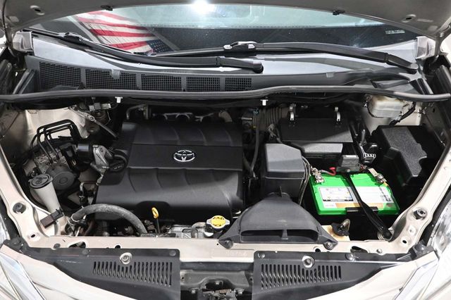 2015 Toyota Sienna 5dr 7-Passenger Van LE FWD Mobility - 23075376 - 33