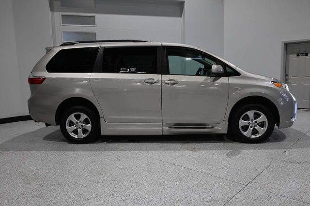 2015 Toyota Sienna 5dr 7-Passenger Van LE FWD Mobility - 23075376 - 4
