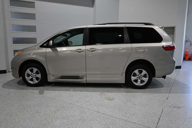 2015 Toyota Sienna 5dr 7-Passenger Van LE FWD Mobility - 23075376 - 8