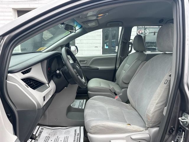 2015 Toyota Sienna 5dr 7-Passenger Van L FWD - 22633954 - 9
