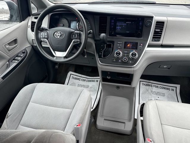 2015 Toyota Sienna 5dr 7-Passenger Van L FWD - 22633954 - 18