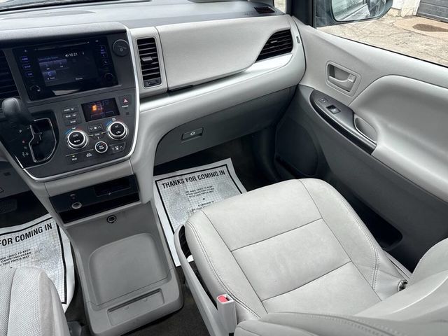 2015 Toyota Sienna 5dr 7-Passenger Van L FWD - 22633954 - 20