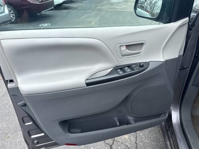 2015 Toyota Sienna 5dr 7-Passenger Van L FWD - 22633954 - 27