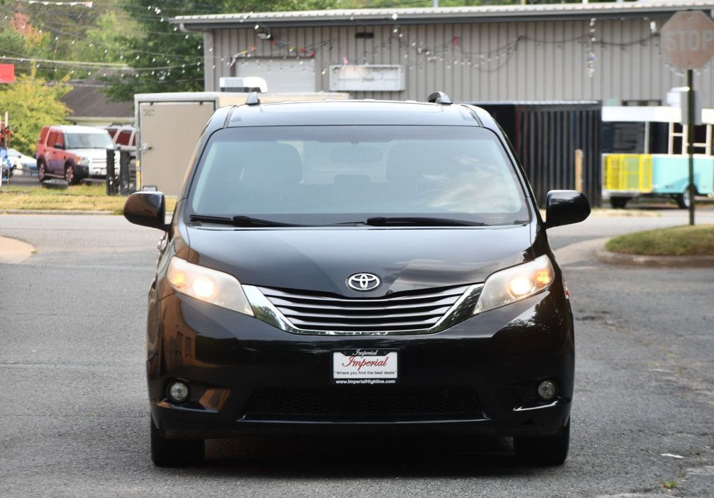 2015 Toyota Sienna XLE photo 2
