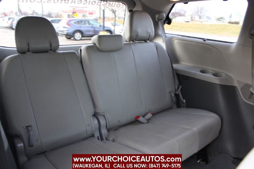 2015 Toyota Sienna 5dr 7-Passenger Van XLE AWD - 22268822 - 18