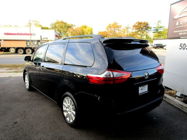 2015 Toyota Sienna XLE photo 10