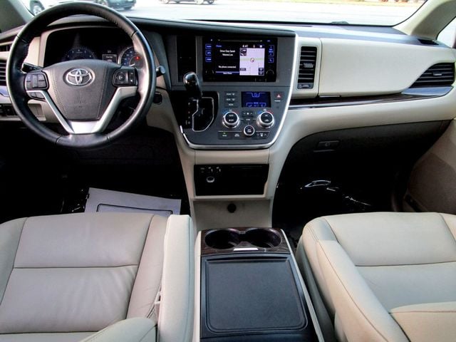 2015 Toyota Sienna XLE photo 2