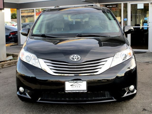 2015 Toyota Sienna XLE photo 6