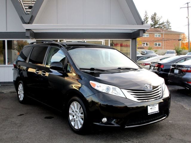 2015 Toyota Sienna XLE photo 7